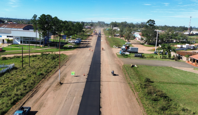EN LIBRES, VALDÉS INAUGURÓ RED DE AGUA POTABLE Y RECORRIÓ REPAVIMENTACIÓN DE LA RUTA 117