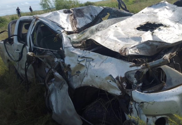 Murió un hombre y hay una persona herida tras el vuelco de una camioneta