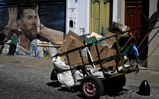 La pobreza alcanzó a más del 38% de la población en el segundo semestre de 2024