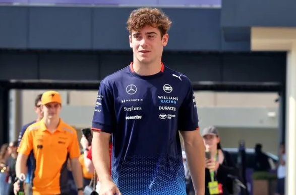 Franco Colapinto sufrió un principio de incendio en los frenos y terminó último en la FP1 del GP de España