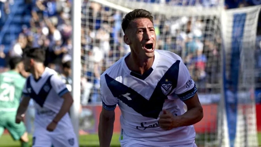 Vélez le ganó agónicamente a Racing y es más puntero que nunca de la LPF