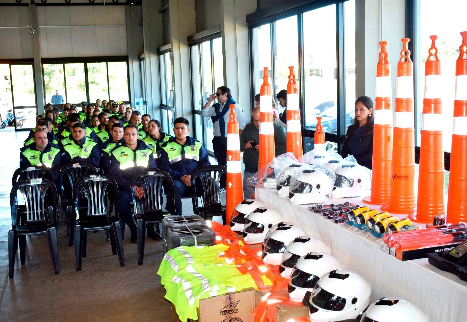 FIRMA DE CONVENIOS Y ENTREGA DE ELEMENTOS PARA LA SEGURIDAD VIAL