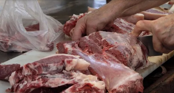 El consumo de carne volvió a caer en mayo y alcanzó el peor registro en 20 años