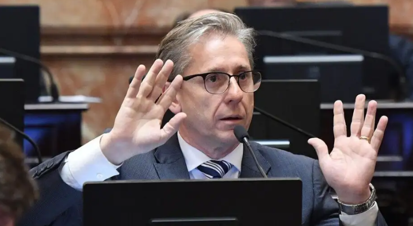 EDUARDO VISCHI EXIGIÓ LA RENUNCIA DE MANUEL ADORNI: "EL PRESIDENTE LO TIENE QUE SACAR"