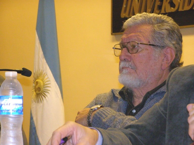 LA UNNE OTORGÓ EL TITULO DE DOCTOR HONORIS CAUSA  AL POETA "CACHO" GONZÁLEZ VEDOYA