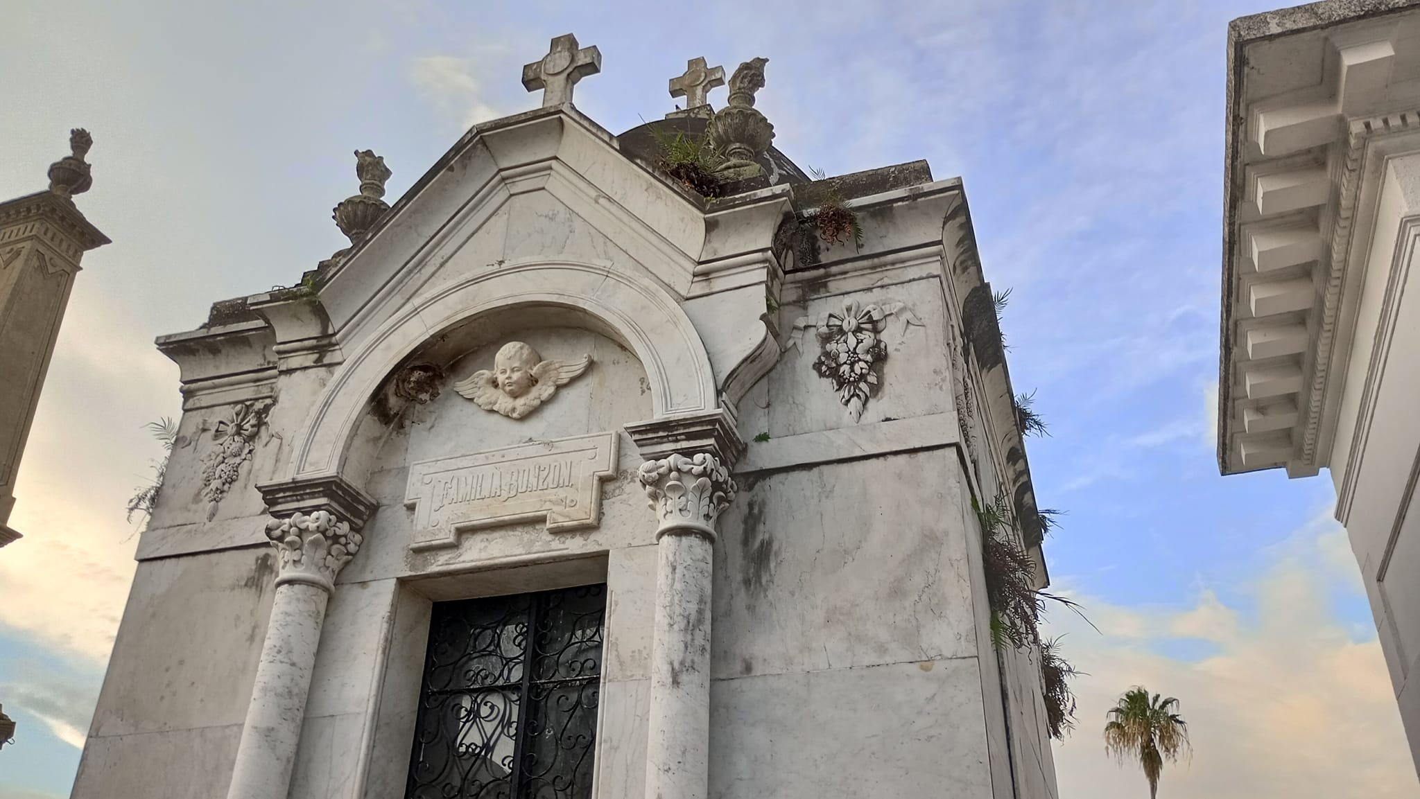 PATRIMONIO Y MEMORIA: El Arte Arquitectónico del Cementerio La Soledad