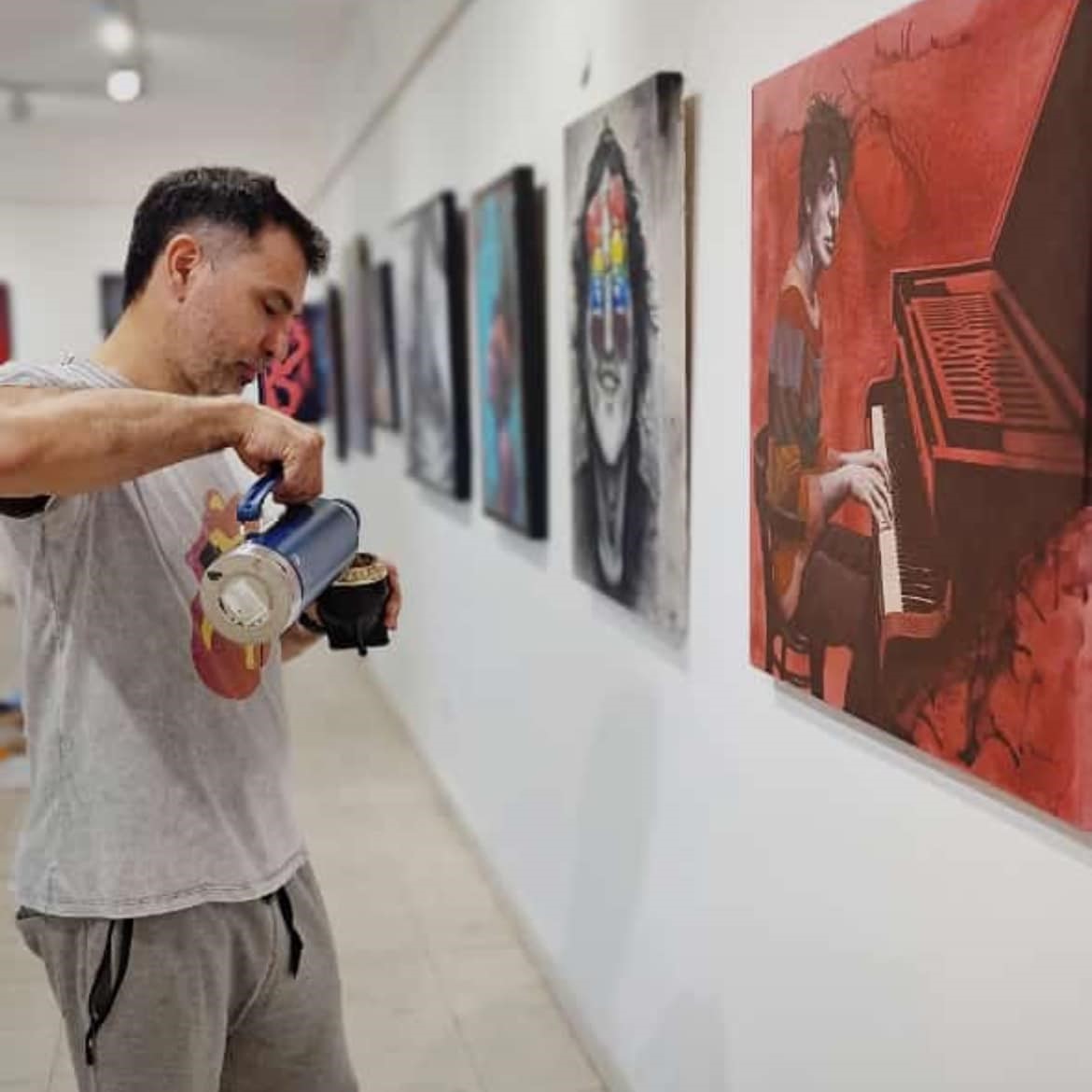 LA VERSATILIDAD DE DIEGO ROLÓN BRILLA EN CASA DE LA CULTURA CON MÁS DE 20 OBRAS ÚNICAS