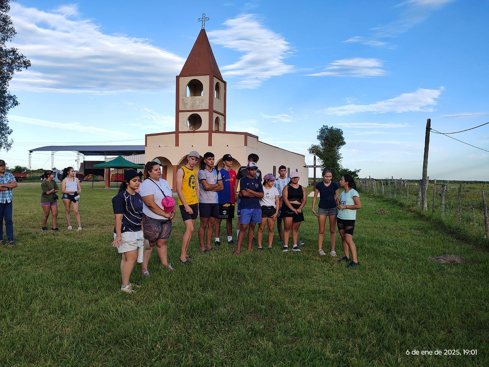 JÓVENES DE LA COMUNIDAD DE SAN PANTALEÓN COMPROMETIDOS CON SU FE