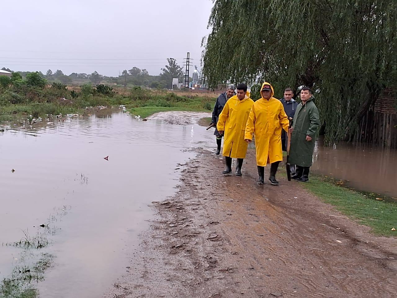 DESBORDE DEL RÍO EN SANTA LUCÍA: 11 FAMILIAS EVACUADAS
