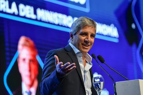 Luis Caputo le bajó el precio al déficit de cinco mil millones de dólares: "Es sano"