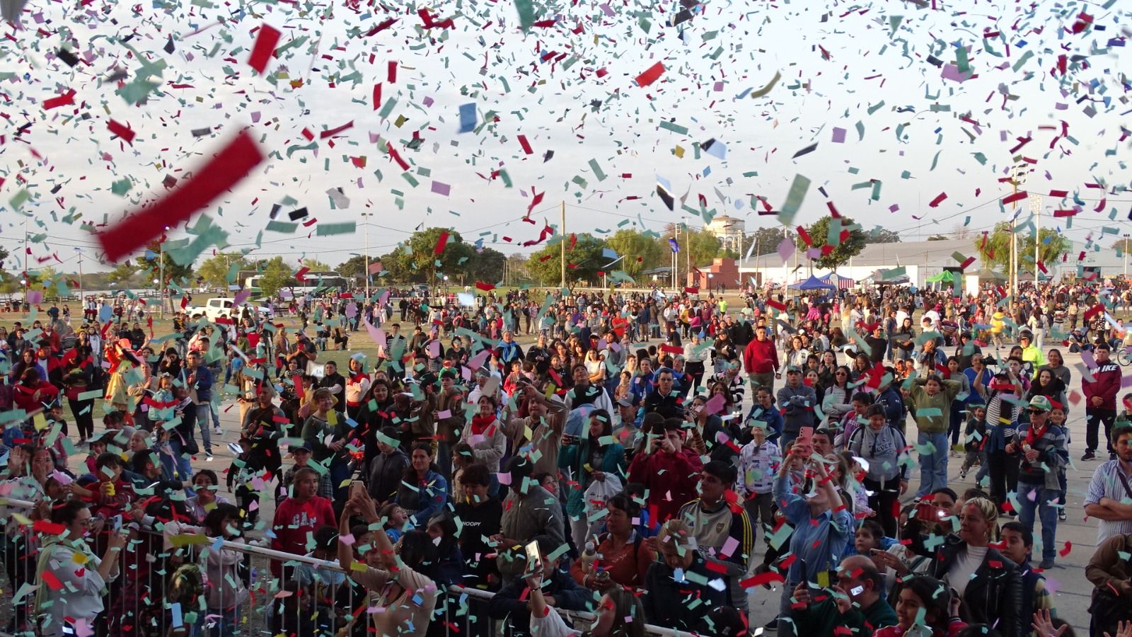 MILES DE PERSONAS COLMARON COSTA SURUBÍ PARA FESTEJAR EL "DÍA DEL NIÑO"