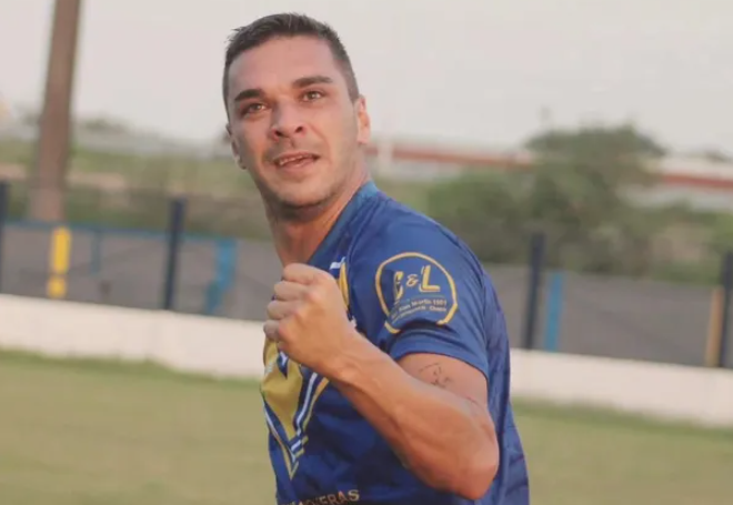 Dolor en Chaco: murió el futbolista Enzo Pittau tras descompensarse en pleno partido