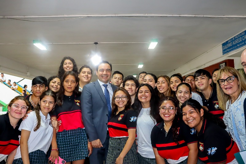 Valdés entregó notebooks a más de 800 alumnos del departamento de Goya