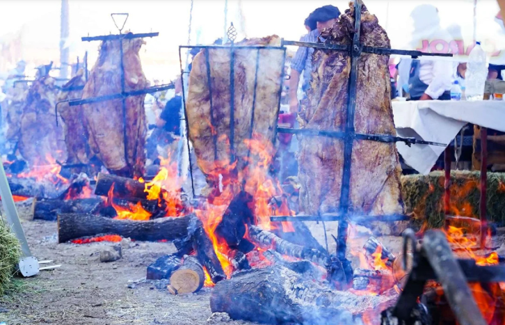 Tradición y sabor: las 5 comidas típicas argentinas que no pueden faltar el 25 de mayo