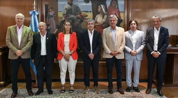 Luis Caputo se reunió con la Mesa de Enlace: qué le reclamaron y qué les prometió