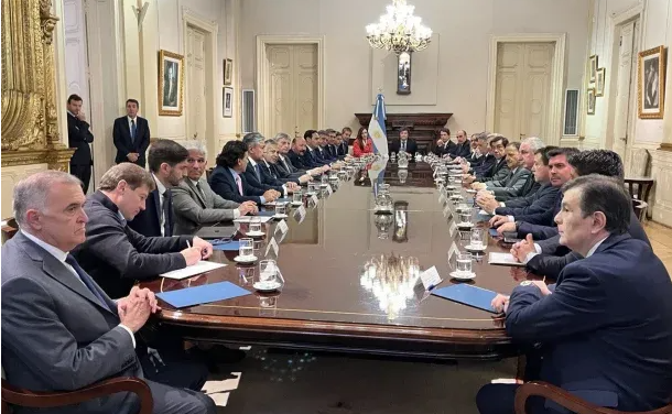Javier Milei recortó los fondos discrecionales a gobernadores: envió 73% menos