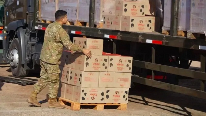   CONÍN CORRIENTES RECIBE 3000 KILOS DE LECHE RETENIDOS POR EL GOBIERNO Y LOS DISTRIBUYE ENTRE LOS NIÑOS
