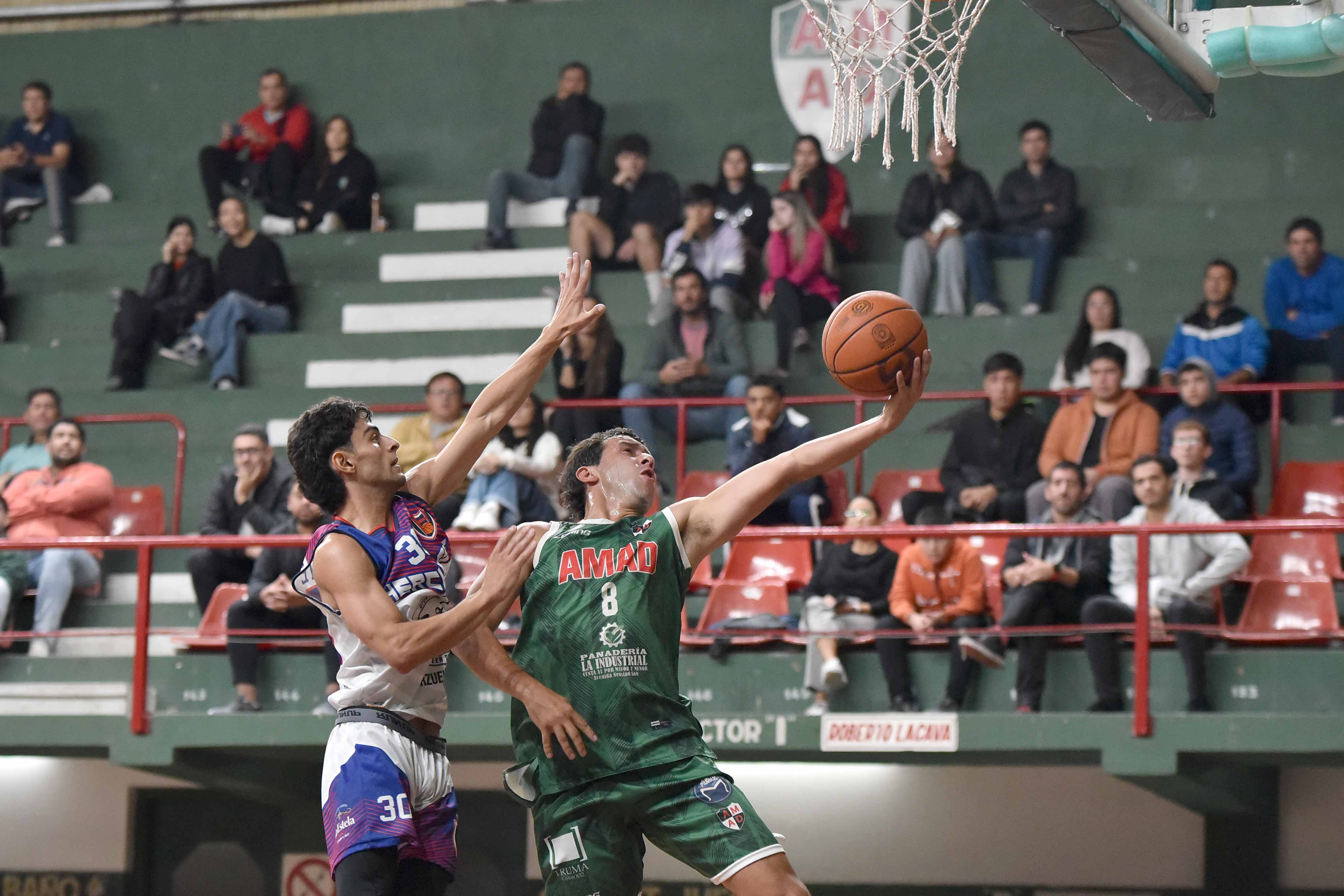 AMAD SE HIZO FUERTE EN CASA Y LE GANÓ AL PUNTERO CHAQUEÑO EN LA LIGA FEDERAL DE BÁSQUET