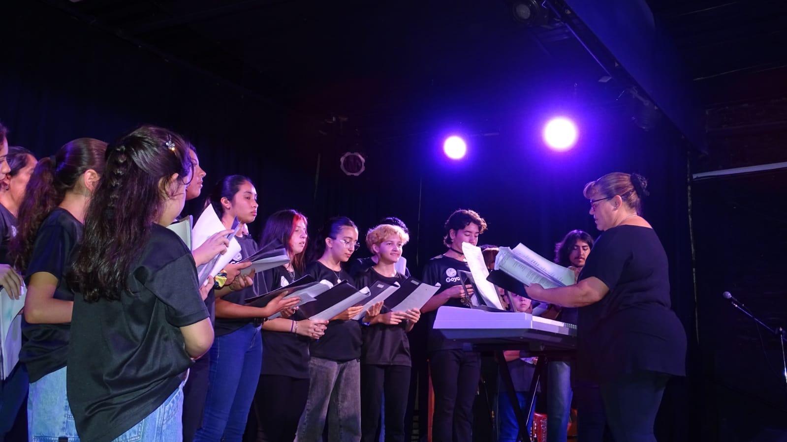 MÚSICA, DANZAS Y MÁS EN LA ANUNCIACIÓN Y LA PRESENTACIÓN DEL ÁRBOL NAVIDEÑO