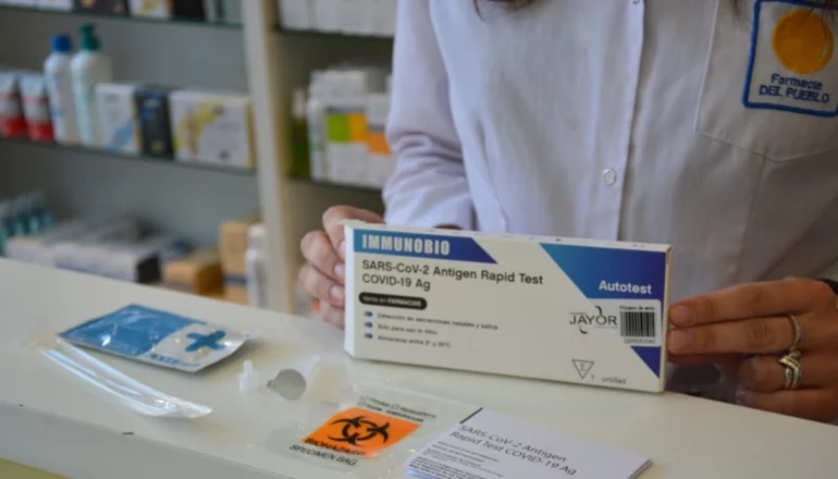 Autorizan solo dos autotest por día para cada farmacia en Corrientes