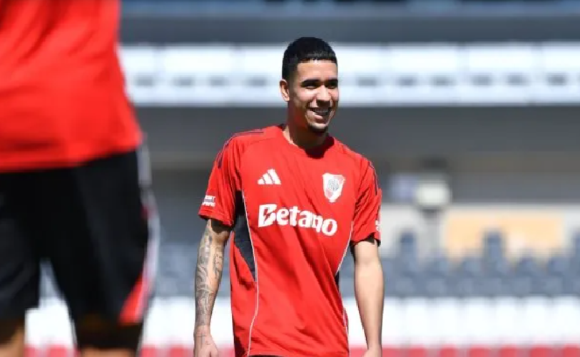 Kendry Páez, ni al banco en River: qué pasó y cuándo debuta