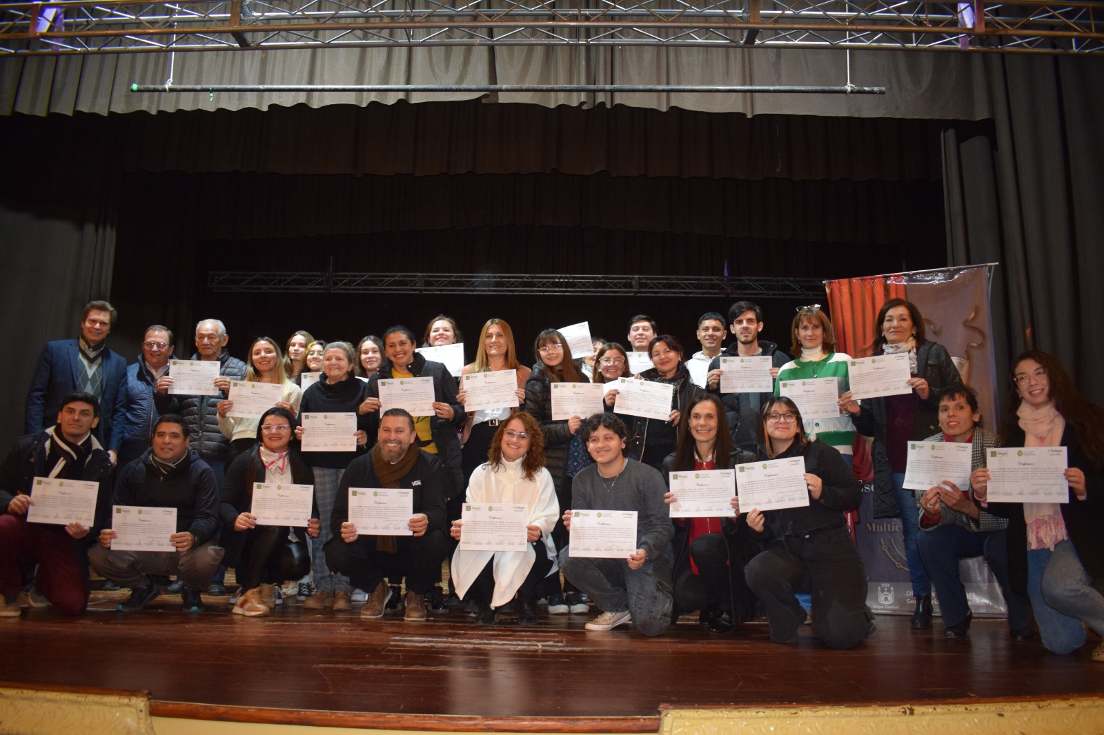  Animadores de Eventos Infantiles  EN EL TEATRO MUNICIPAL SE ENTREGARON LOS CERTIFICADOS A 32 ANIMADORES INFANTILES