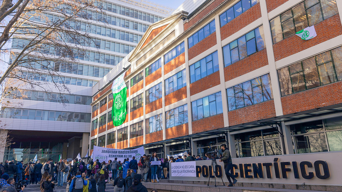 ÉXODO DE CIENTÍFICOS": CRECE LA PREOCUPACIÓN EN ARGENTINA POR LOS RECORTES DE MILEI
