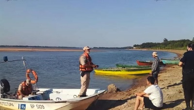 Cayeron al río Paraná: rescataron a un joven, pero el otro desapareció