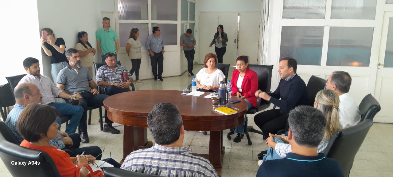 EL INTENDENTE MARIANO HORMAECHEA SE REUNIÓ CON CONCEJALES EN EL SALÓN DE SESIONES DEL HCD