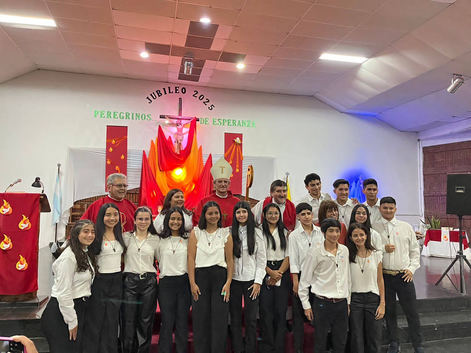 MONSEÑOR CANECIN CELEBRÓ CONFIRMACIONES EN LA PARROQUIA ITATI