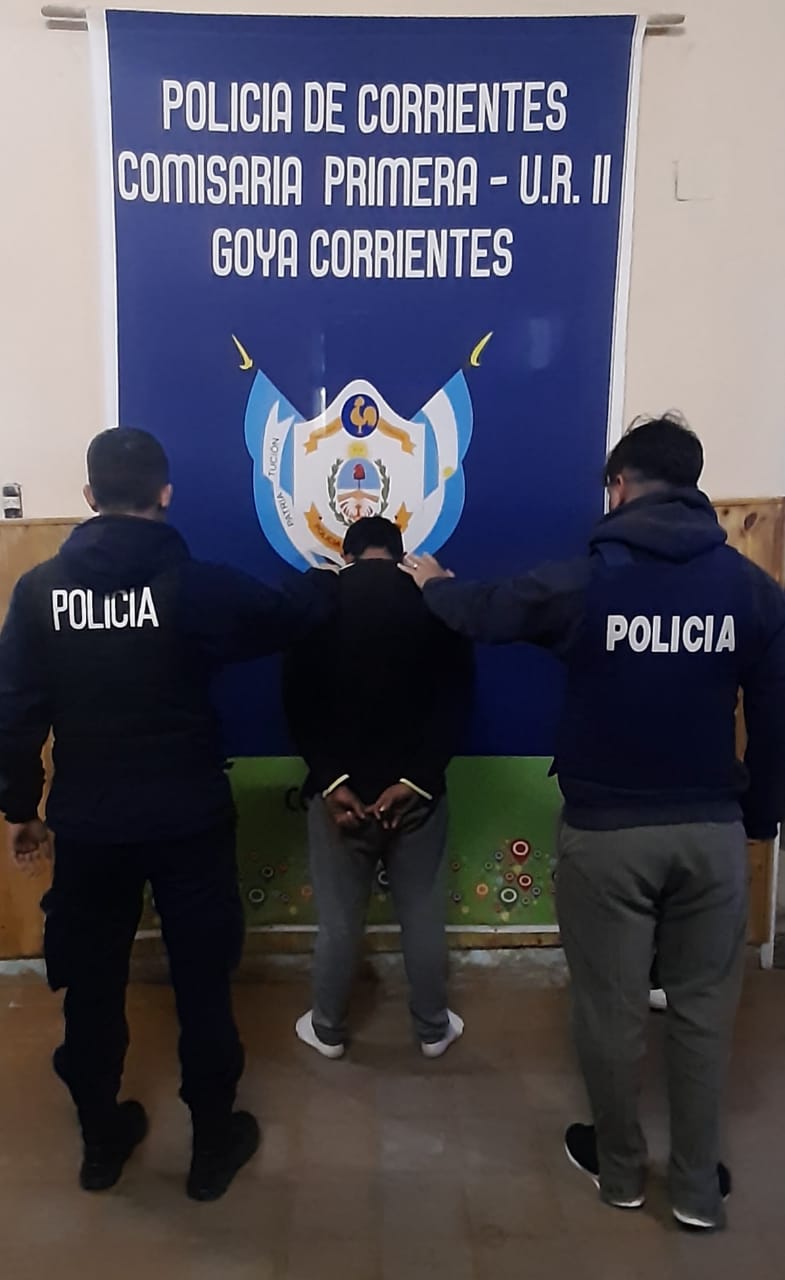 COMISARIA 1RA GOYA: POLICÍA DETUVO A SOSPECHOSO DE ROBAR UN KIOSCO CON UN ARMA