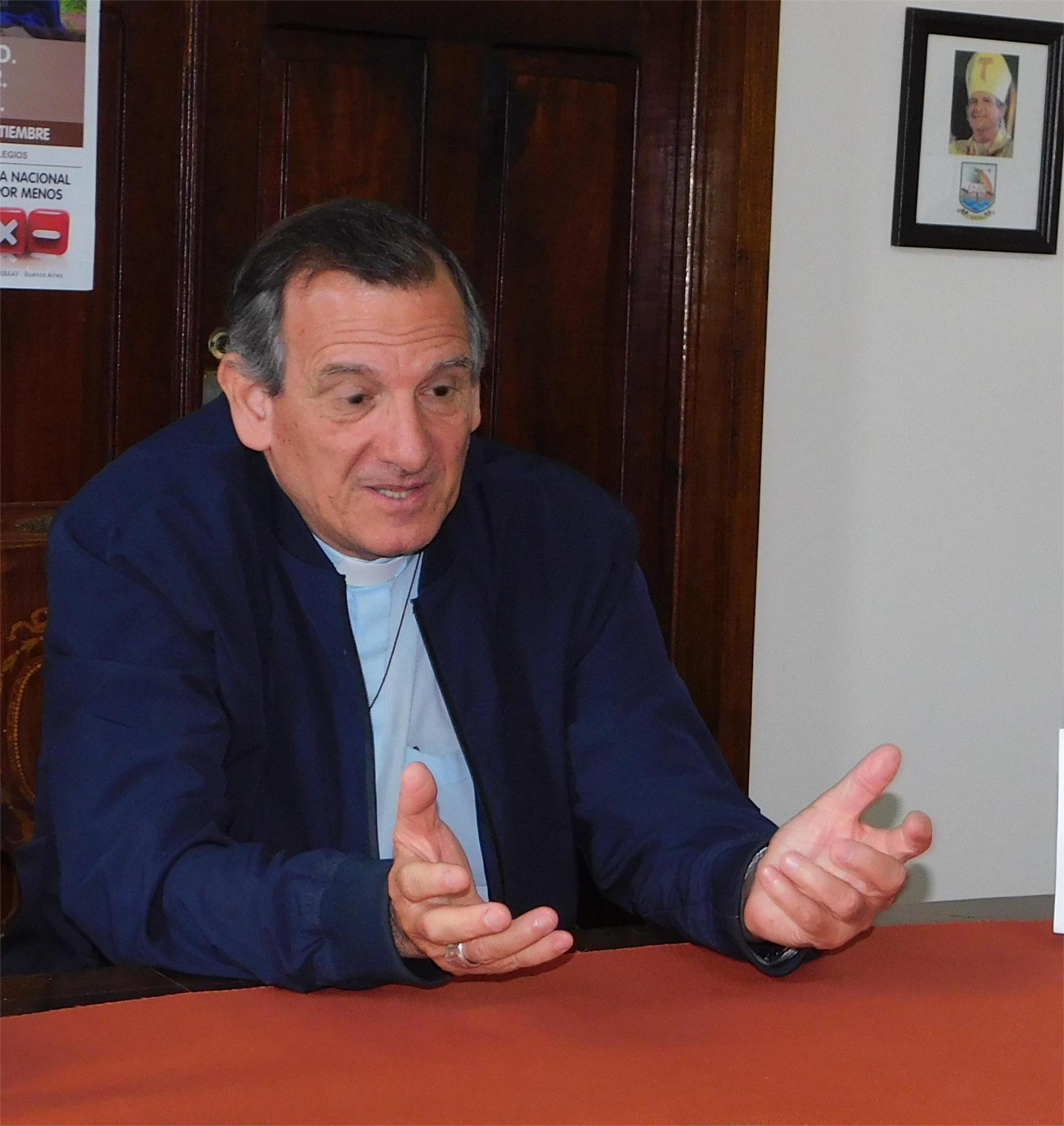 "LES HEMOS PUESTO A LOS CHICOS UN CASINO EN CADA CELULAR" ADVIRTIÓ EL OBISPO