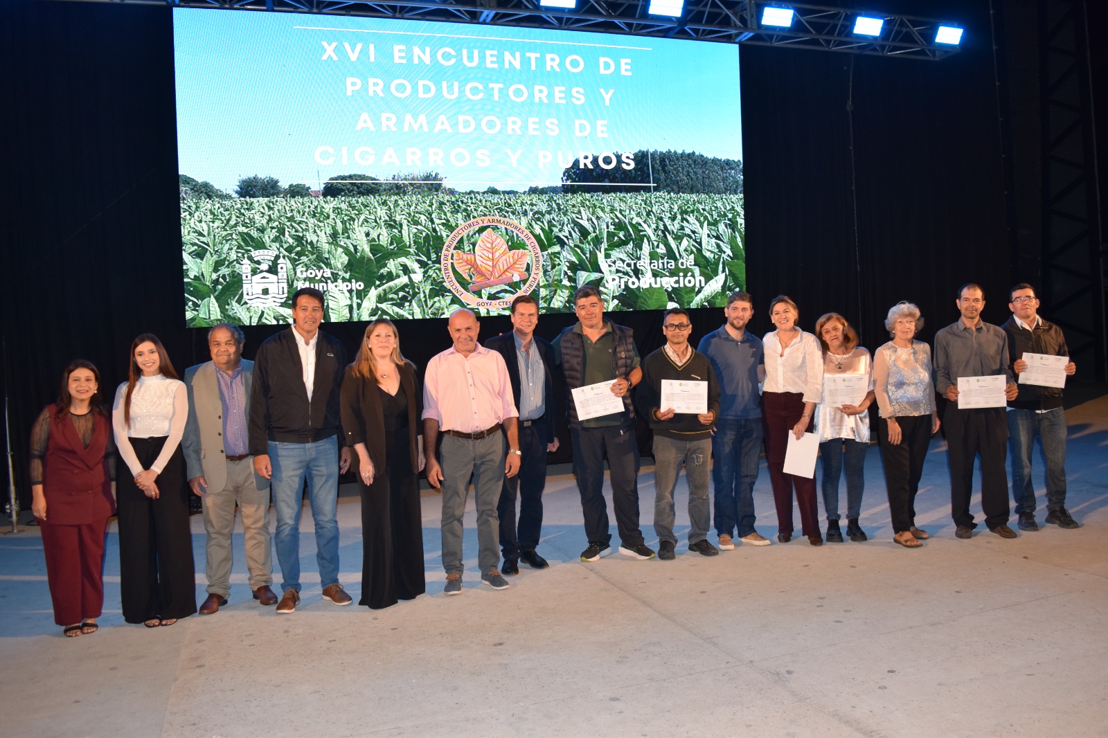 ENTREGA DE CERTIFICADOS Y PREMIOS DEL CONCURSO DE ARMADO DE CIGARROS Y PUROS