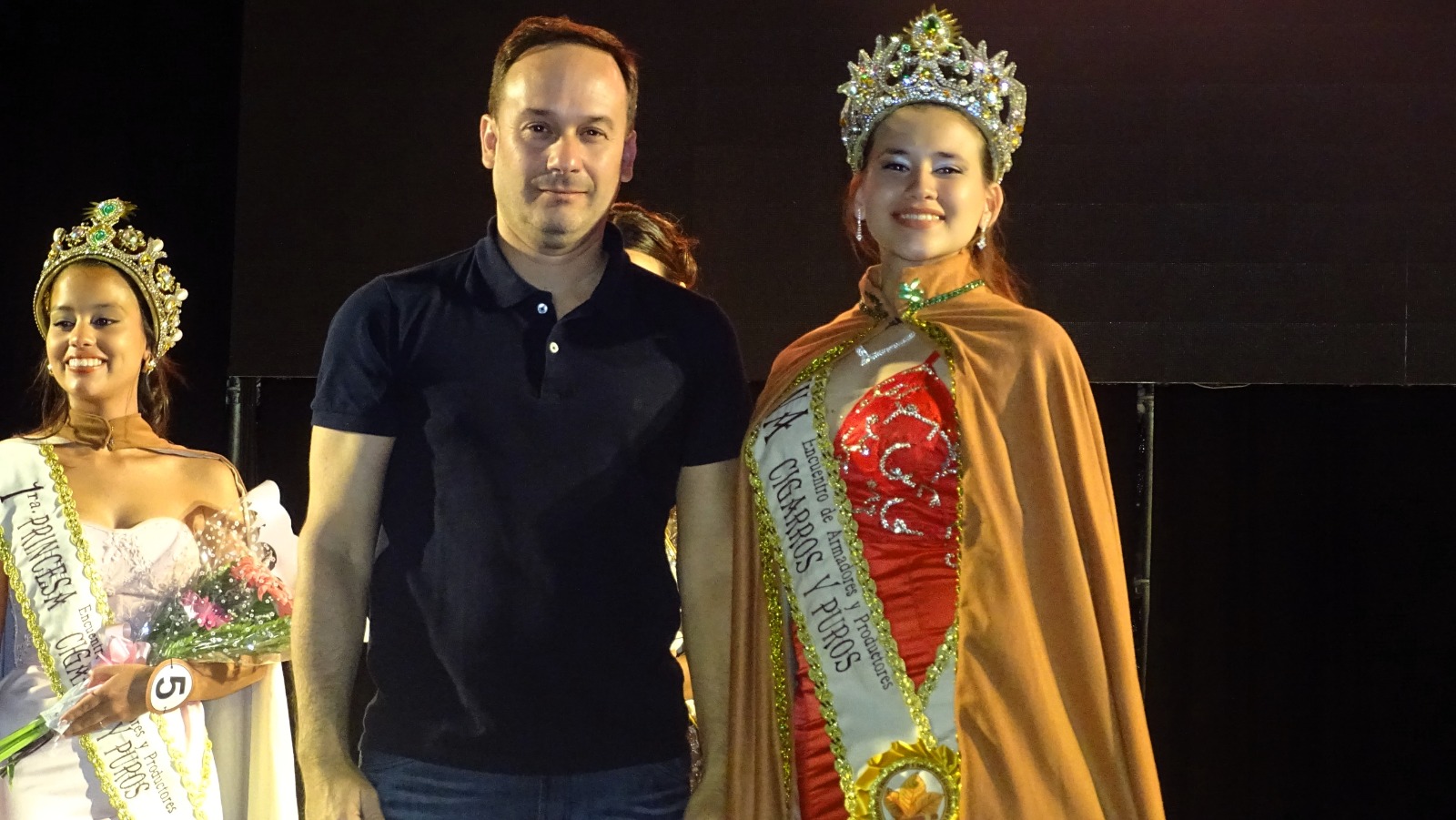  ADRIANA ZALAZAR ES LA NUEVA REINA DEL ENCUENTRO DE CIGARROS Y PUROS