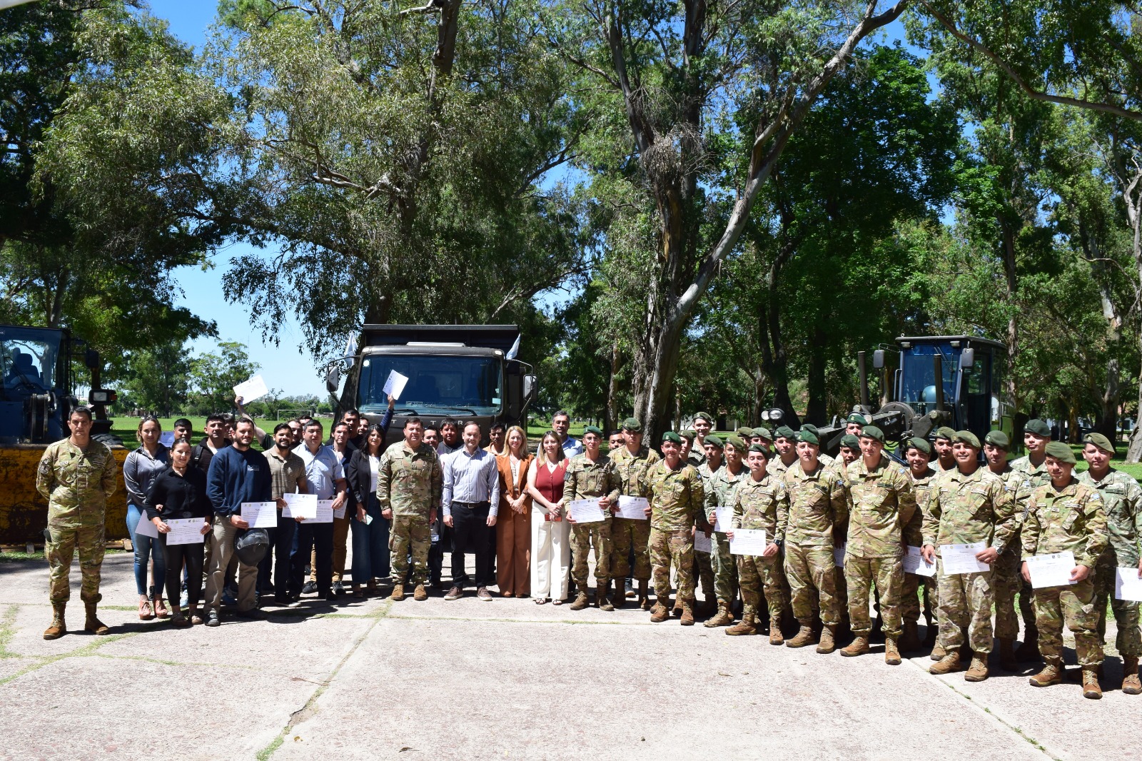 SE ENTREGARON CERTIFICADOS A NUEVOS CONDUCTORES MOTORISTAS Y AUXILIARES DE MÁQUINAS VIALES