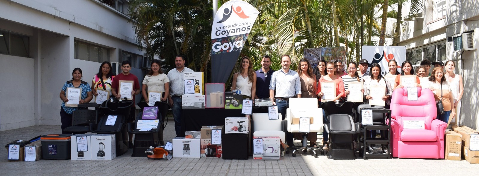 Programa “Emprendedores Goyanos”:16 FAMILIAS RECIBIERON HERRAMIENTAS PARA SU PRIMER EMPRENDIMIENTO