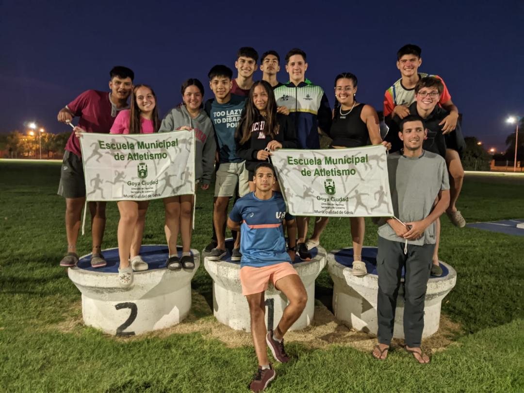 ESCUELA D ATLETISMO EN AZUL