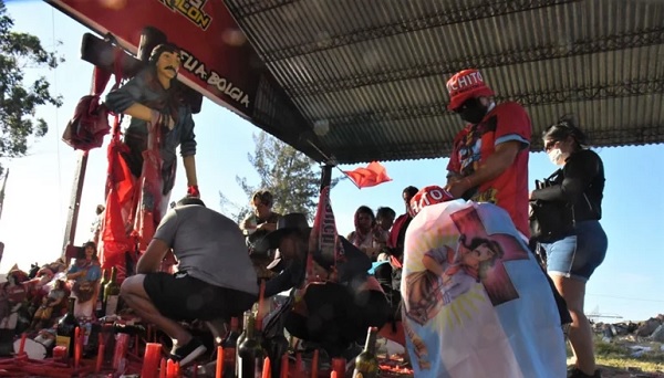 El Gauchito reunió a más de 300.000 fieles: sin puestos de venta y una pandemia casi olvidada