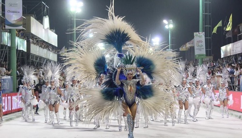 El Gobernador analiza suspender los carnavales