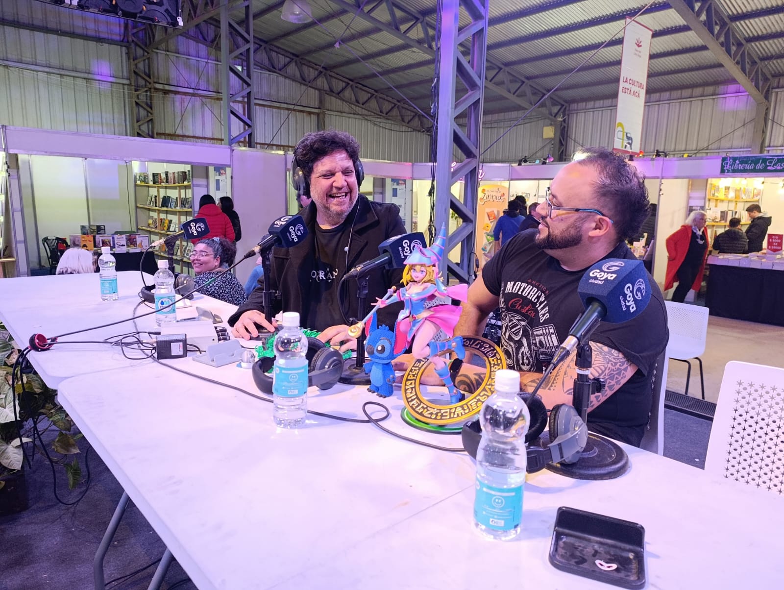 FABRICIO LÓPEZ SORPRENDIDO POR LA FERIA DEL LIBRO DE GOYA: “TODO ES MUY INTERESANTE PORQUE TODOS TIENEN ALGO PARA CONTAR”