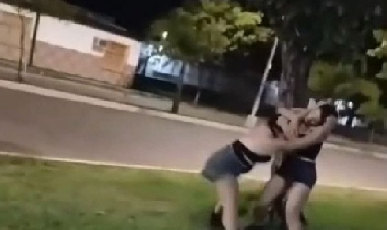 Corrientes: brutal pelea entre adolescentes a la salida de un boliche