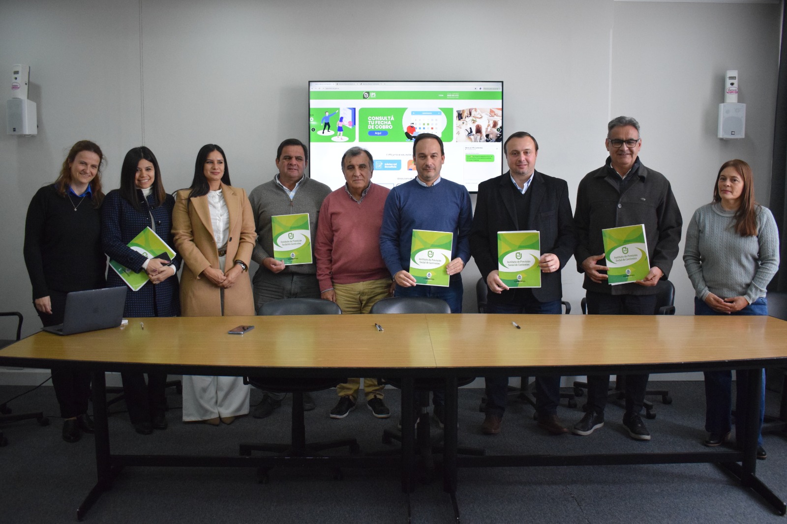 ACTO EN SALÓN DE ACUERDOS: MUNICIPIOS DE GOYA, LAVALLE, CAROLINA Y SAN ISIDRO FIRMAN CONVENIO CON EL IPS
