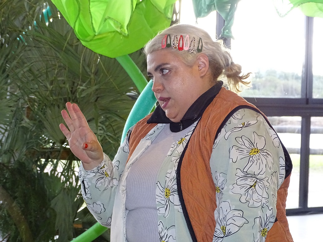   TEATRO Y LITORAL: FRIDA VIGLIECA BRILLA EN LA FERIA DEL LIBRO DE GOYA CON “LA RANA DEL IBICUY”