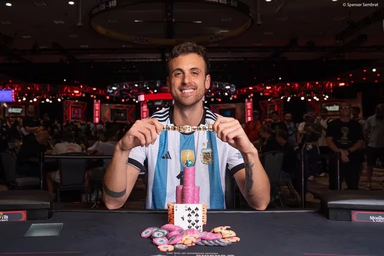 CANTÓ POR MESSI, PROTAGONIZÓ UNA ÉPICA JUGADA Y GANÓ UN PREMIO MILLONARIO: UN ARGENTINO HIZO HISTORIA EN EL MUNDO DEL POKER