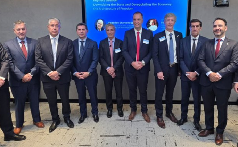 VALDÉS SE REUNIÓ CON IMPORTANTES INVERSORES, CEOS Y GOBERNADORES CON EL OBJETIVO DE CONSEGUIR FINANCIAMIENTO PARA LA PROVINCIA