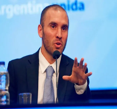 EX MINISTRO DE ECONOMIA Guzmán dijo que la cuarentena se prolongó porque "fue una bandera política que hacía más fuerte al Gobierno".
