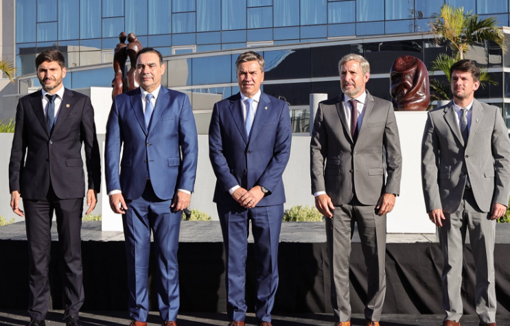 El Gobernador Valdés participa de la 3ª Reunión de la Región Litoral, en Resistencia