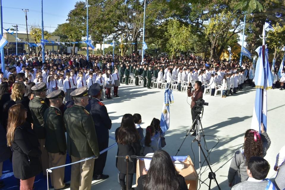Con una plaza Belgrano totalmente renovada, se realizó el acto oficial por el día de la Bandera