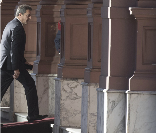 Massa lidera la primera encuesta tras la confirmación de las candidaturas