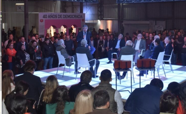 Se llevó a cabo el «Panel Histórico» dedicado a los 40 Años de Democracia